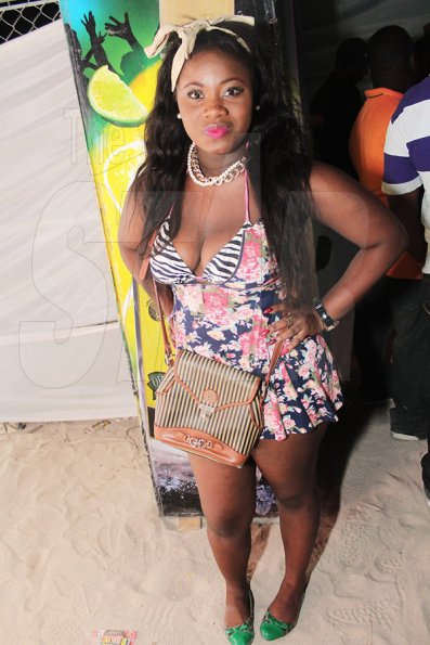 Bikini Sundayz Beach party (Highlights)