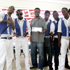 Roxroy McLean
The Gleaner's entertainment editor LeVaughn Flynn presents a cash prize to winners Shady Squad.