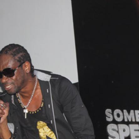 bounty-killer-performs-at-famous