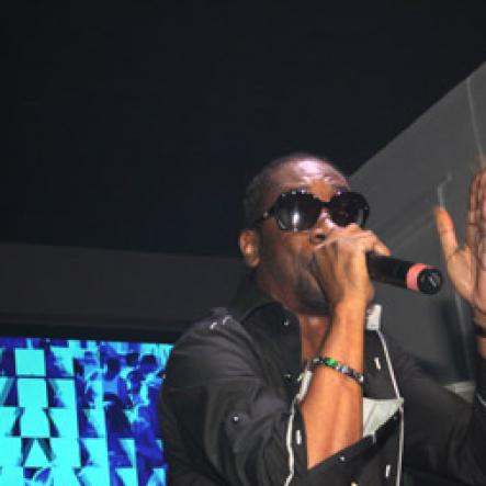 bounty-killer-performs-at-famous