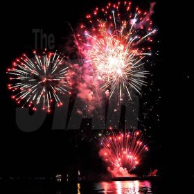 Lionel Rookwood/PhotographerFireworks on the Waterfront