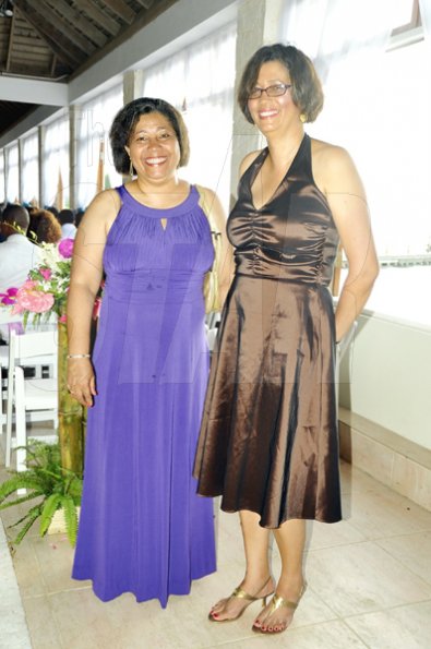 Mark Titus 


Aunts of the bride, Bridgette Levy (left) and Annette Robotham.