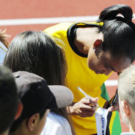 Ricardo Makyn/Staff Photographer
Christine Daye Signs Autographs