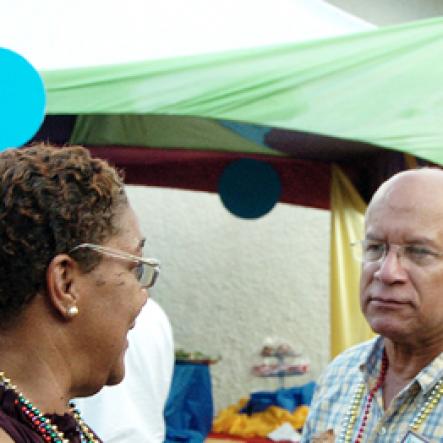 Winston Sill / Freelance Photographer
JPS MoBay's Kathy Cooke (left), jokes with Tony Ray and his daughter Samantha.
************************************************************

Jamaica Public Service Company (JPS) Corporate Commu ication Team host Media Christmas Party, held at Norbrook Drive, Norbrook on Sunday November 22, 2009.