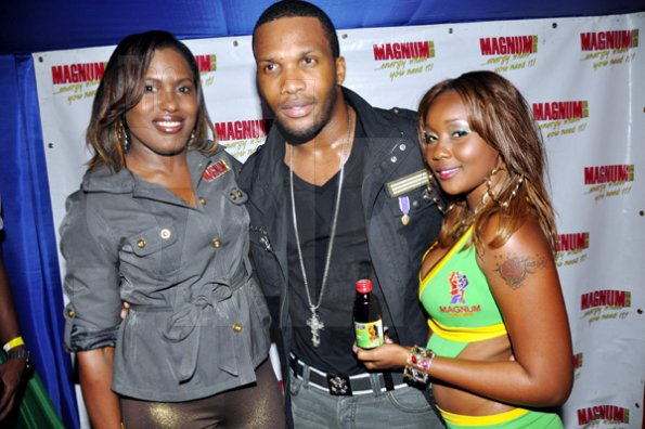 Assassin (centre) is sandwiched by Magnum brand manager, Kaysia Johnson (left) and one of the Magnum girls.