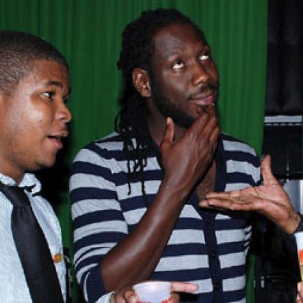 Colin Hamilton/Freelance Photographer
From left, Benjamin Simms Marketing Exec at Digicel speaks with judges Cordel 'Scatta' Burrell and Professor Nuts.