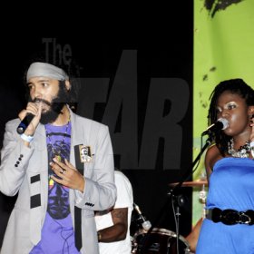 Winston Sill / Freelance Photographer
Protoje with back-up singer in tow.