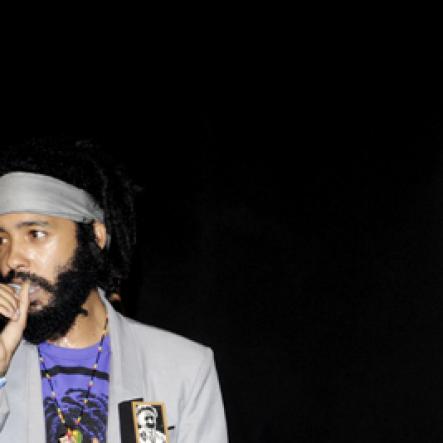 Winston Sill / Freelance Photographer
Protoje with back-up singer in tow.