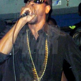 Roxroy McLean photo                                                                                                                                                 Bounty Killer in the height of his performance.