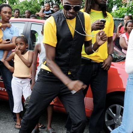 melaine-walkers-arrival-in-jamaica