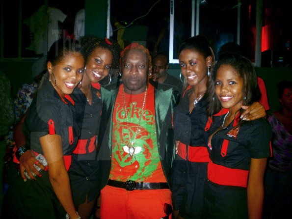 Elephant Man strikes a pose with the 'Ladies of Musique'