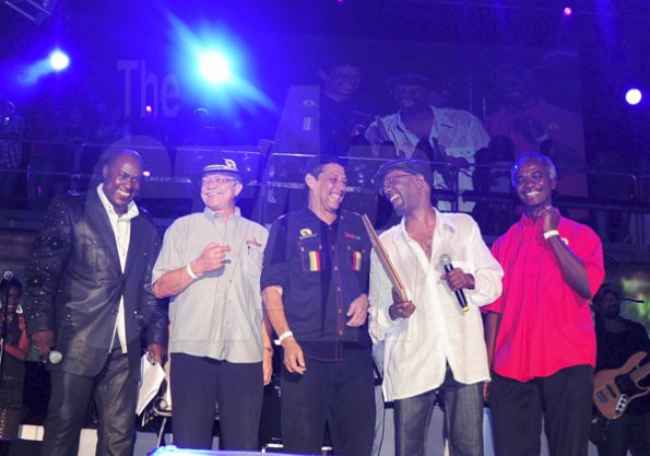 Photo by Sheena Gayle
From left: Radio host Richie B, along with Robert Russell and Johnny Gourzong the organisers of the annual Regge Sumfest, Beres Hammond and Walter Crooks are all smiles. Beres, was, just moments before, presented with a plaques for outstanding achievement in music.