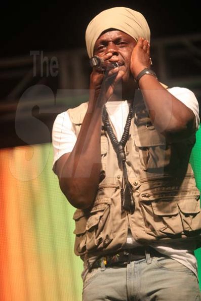 Anthony Minott/Freelance Photographer
Richie Spice Scenes during a Rumbar Road Flex Stage show at the New Kingston Golf Academy, last Thursday, August 1, 2013.