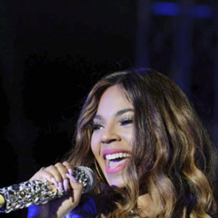 Ian Allen/Photographer<\n>Ashanti perform at Shaggy and Friend on Saturday.