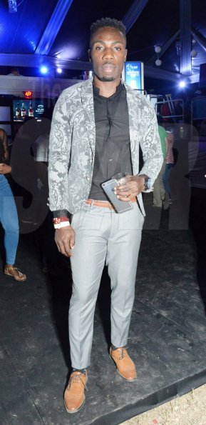 Ian Allen/Photographer

Winston Barnes pairs shades of gray with black for the occasion. 
Shaggy and Friends in Concert