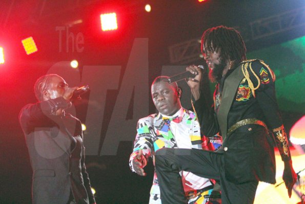 Anthony Minott

MC Nuffy (centre) intervene in a verbal battle