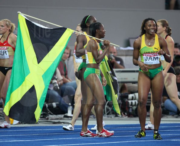 womens-100m-relay-celebration-flag-2
